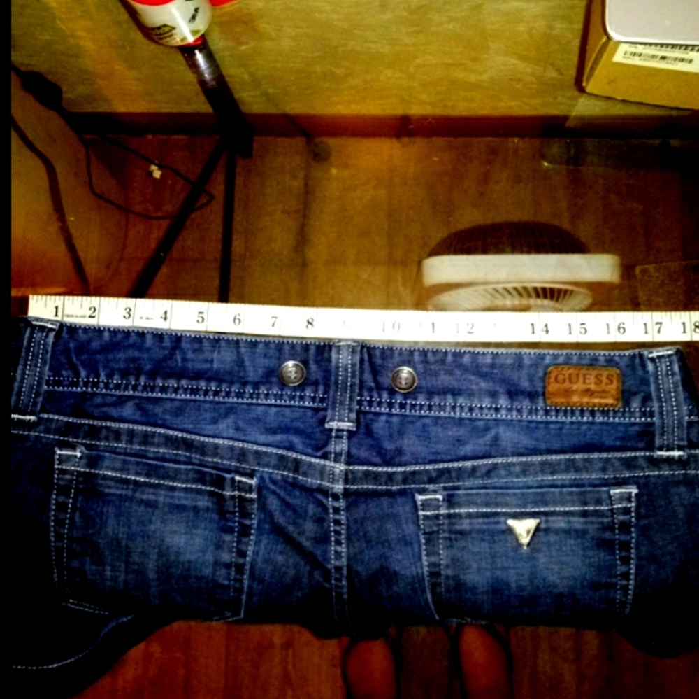 Guess Jean Shorts Size 31 Dark Stretch EUC - Picture 5 of 10